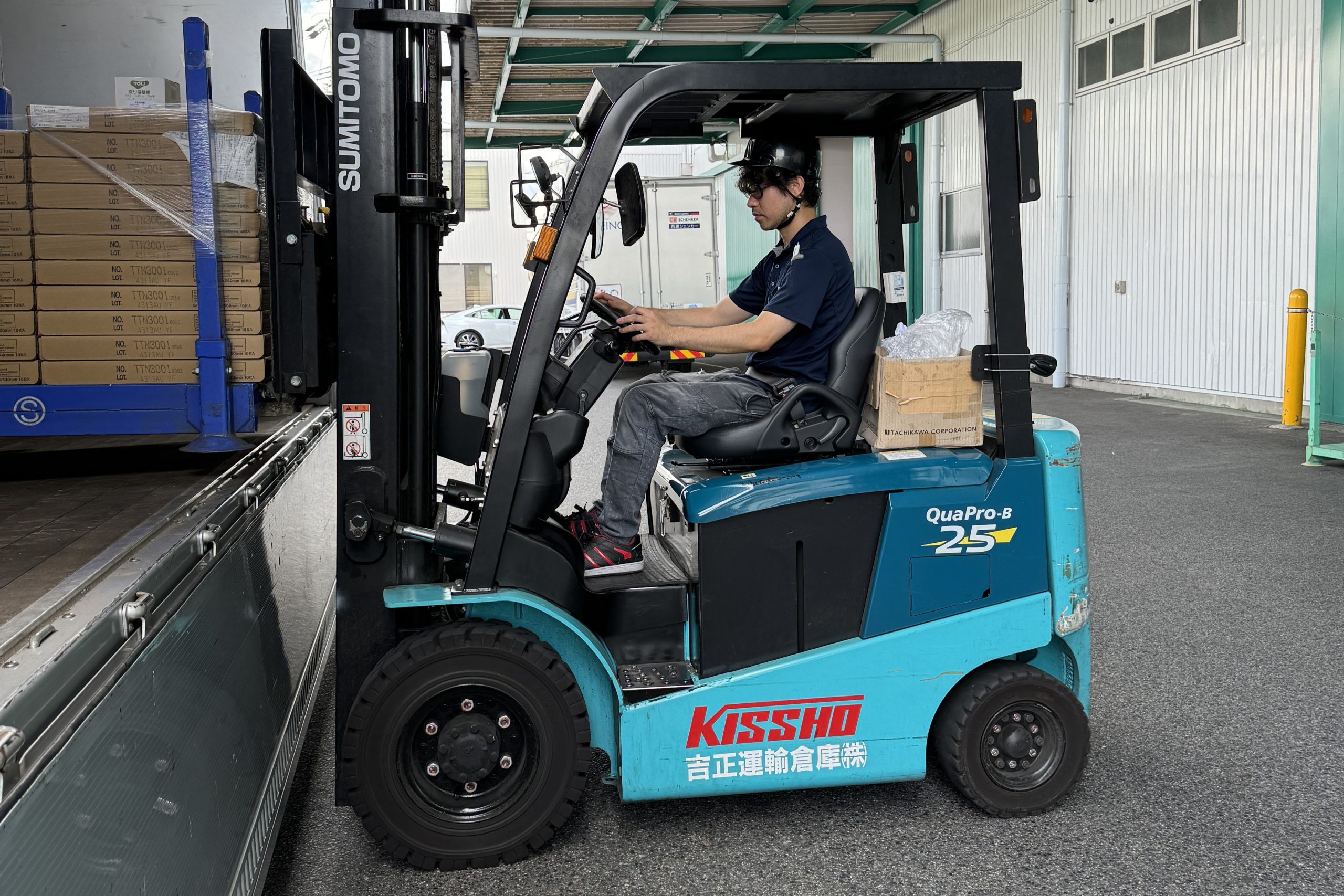 夜間仕分け作業スタッフ